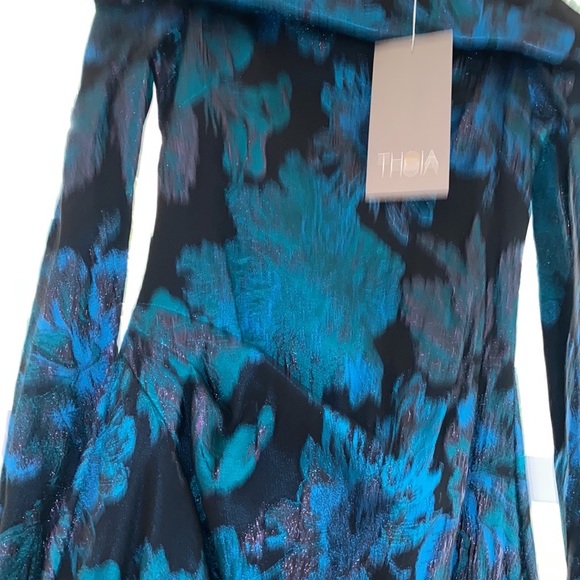 Theia strapless BODYCON trumpet metallic long gown - Picture 9 of 11